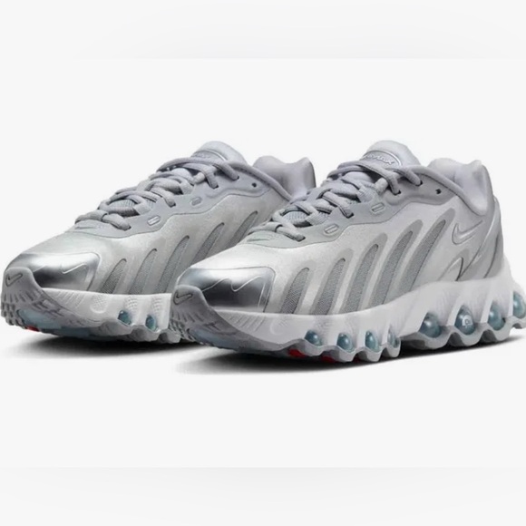 Nike Air Max NWT DN8 Metallic Silver Sneakers